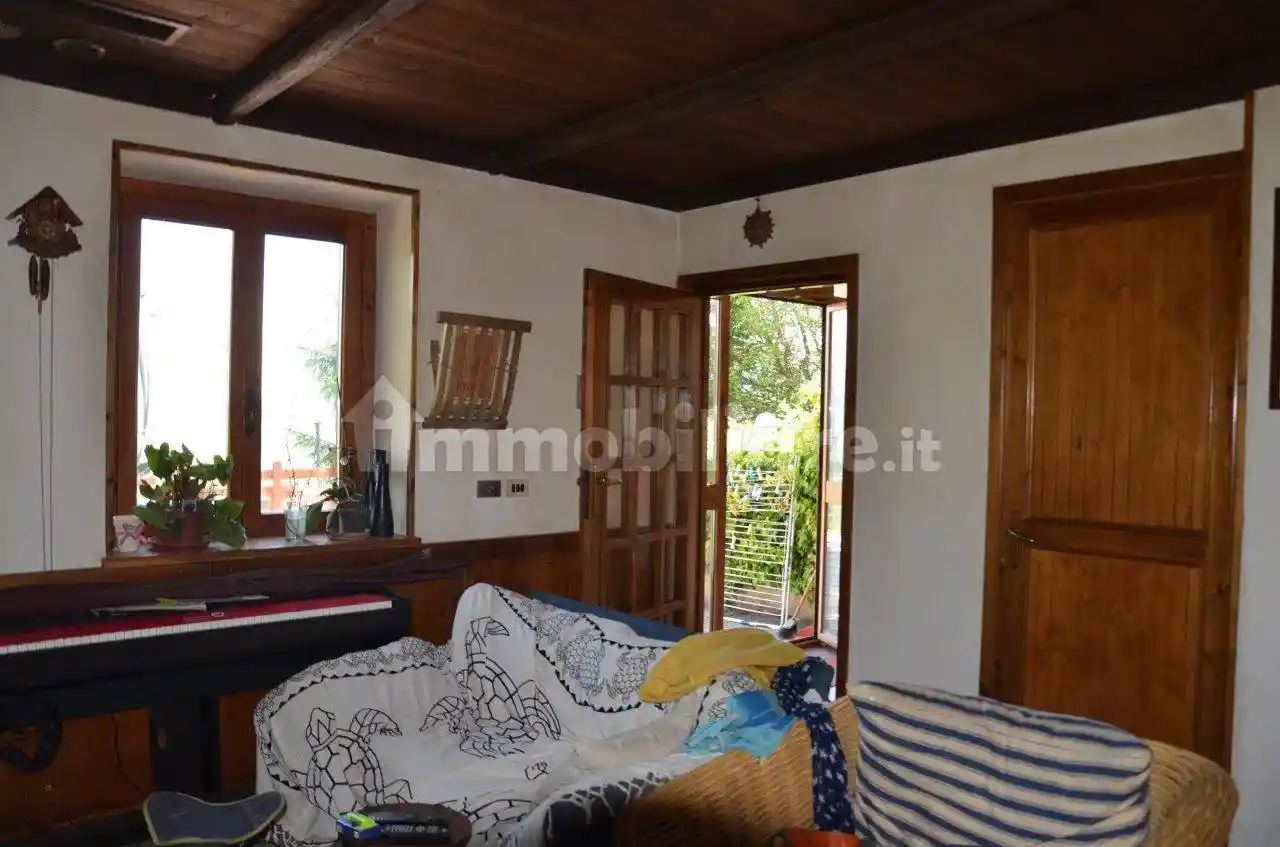 Villa a schiera 5 locali, buono stato, Rocca di Mezzo - foto 4