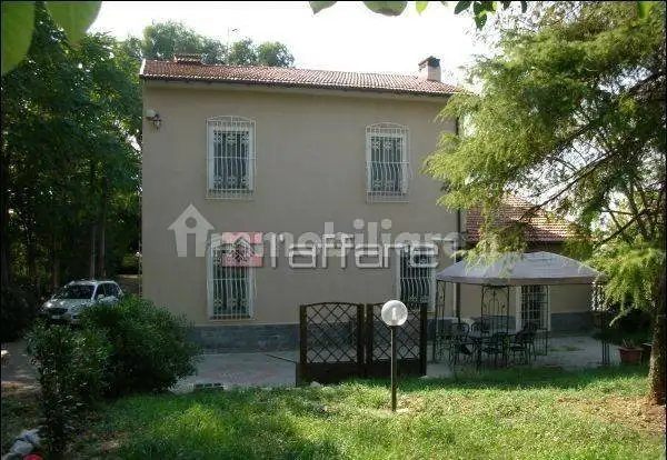 Villa in vendita a Cascina