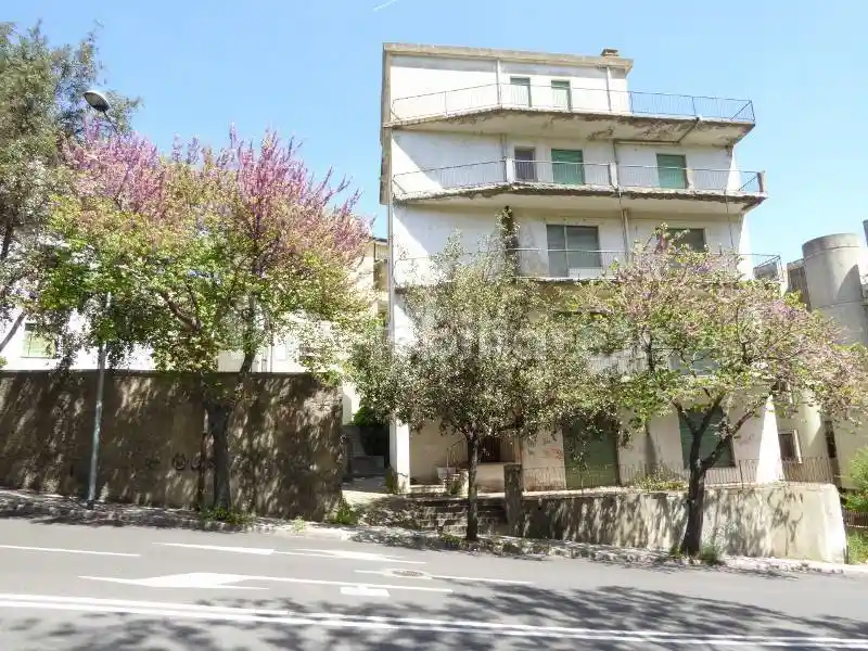 Palazzo - Edificio in vendita a Nuoro