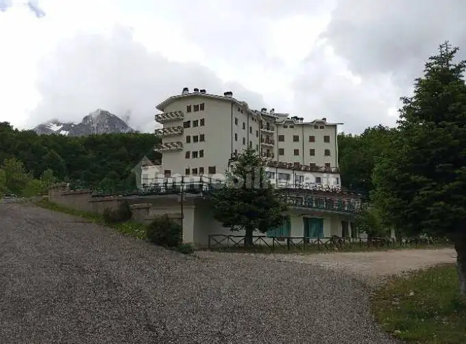 Palazzo - Edificio in vendita a Pietracamela