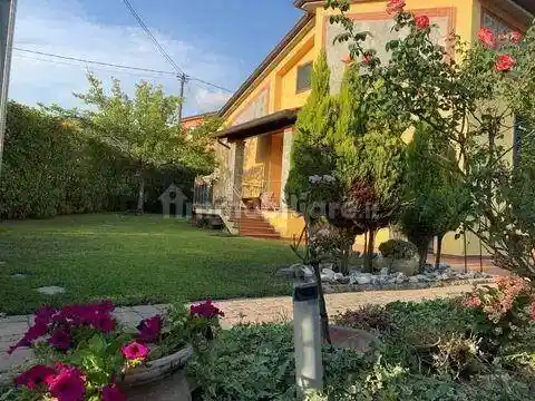 Villa in vendita a Castelnuovo Magra