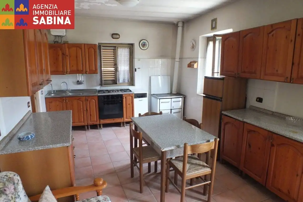 Appartamento in vendita a Roccantica