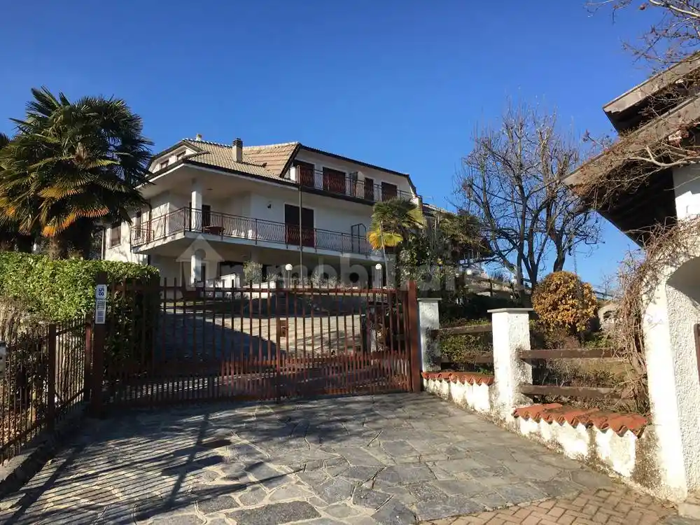 Villa in vendita a Massino Visconti