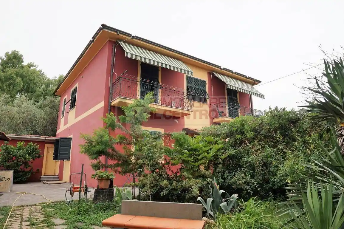 Casa indipendente in vendita a Sarzana