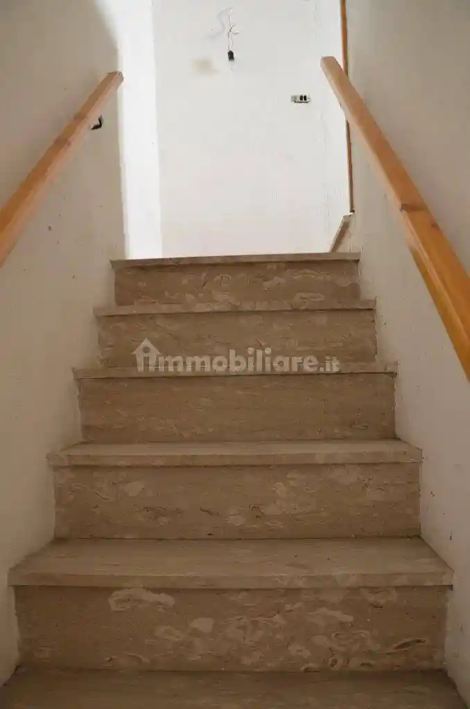 Terratetto unifamiliare 80 m², da ristrutturare, Centro, Ovindoli - foto 3