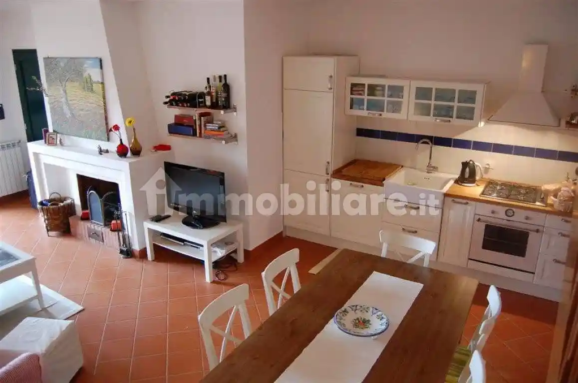 Appartamento in vendita a Bucine