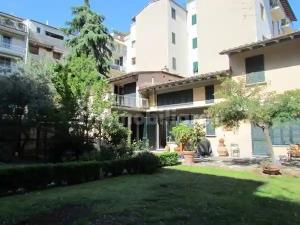 Casa indipendente in affitto a Firenze