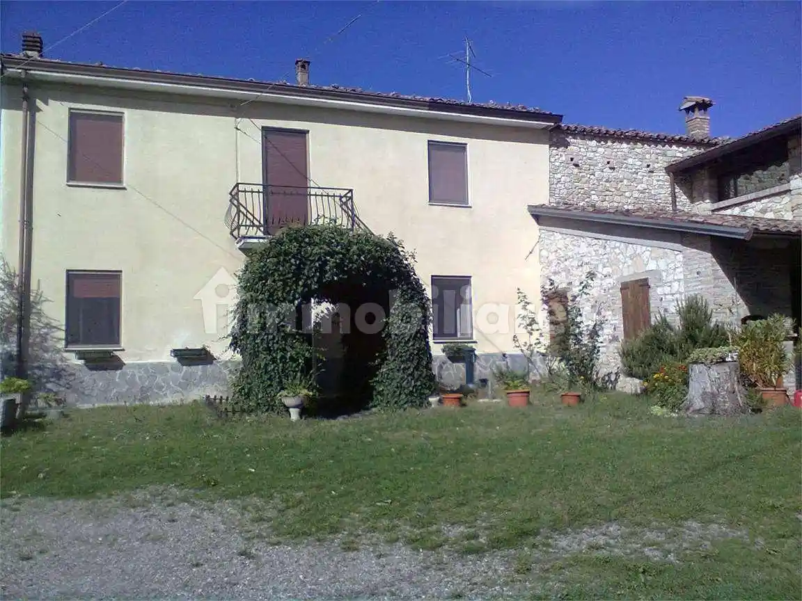 Casa indipendente in vendita a Neviano degli Arduini