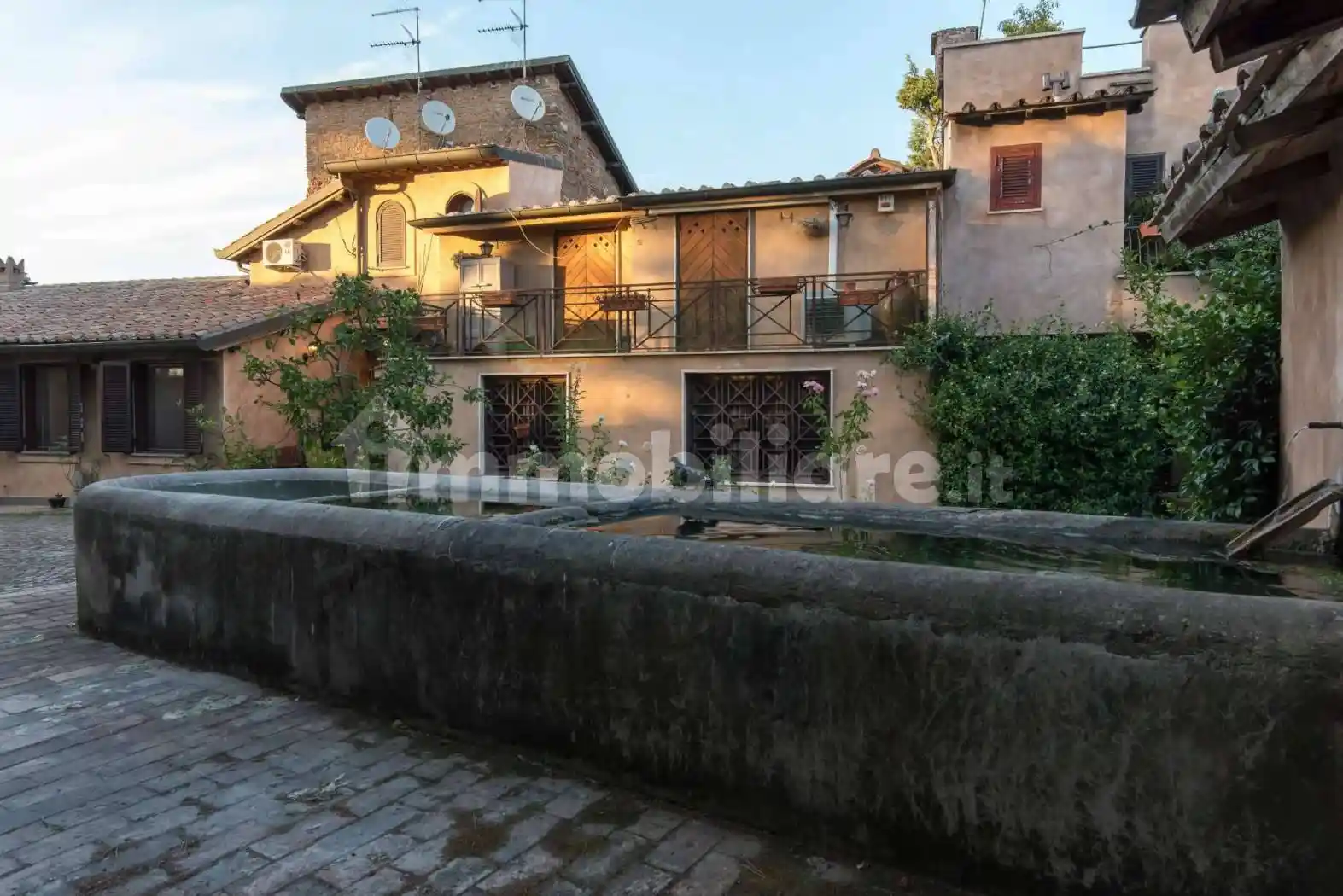 Palazzo - Edificio in Affitto - foto 3