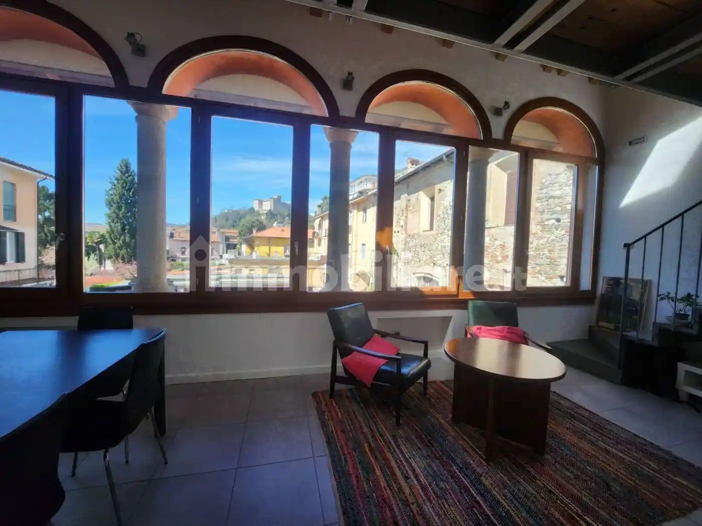 Appartamento in affitto a Angera