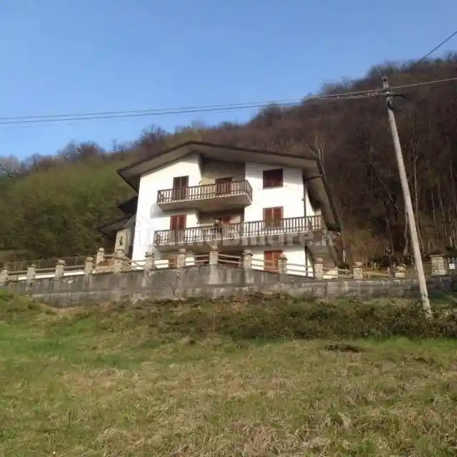 Villa in vendita a Schignano