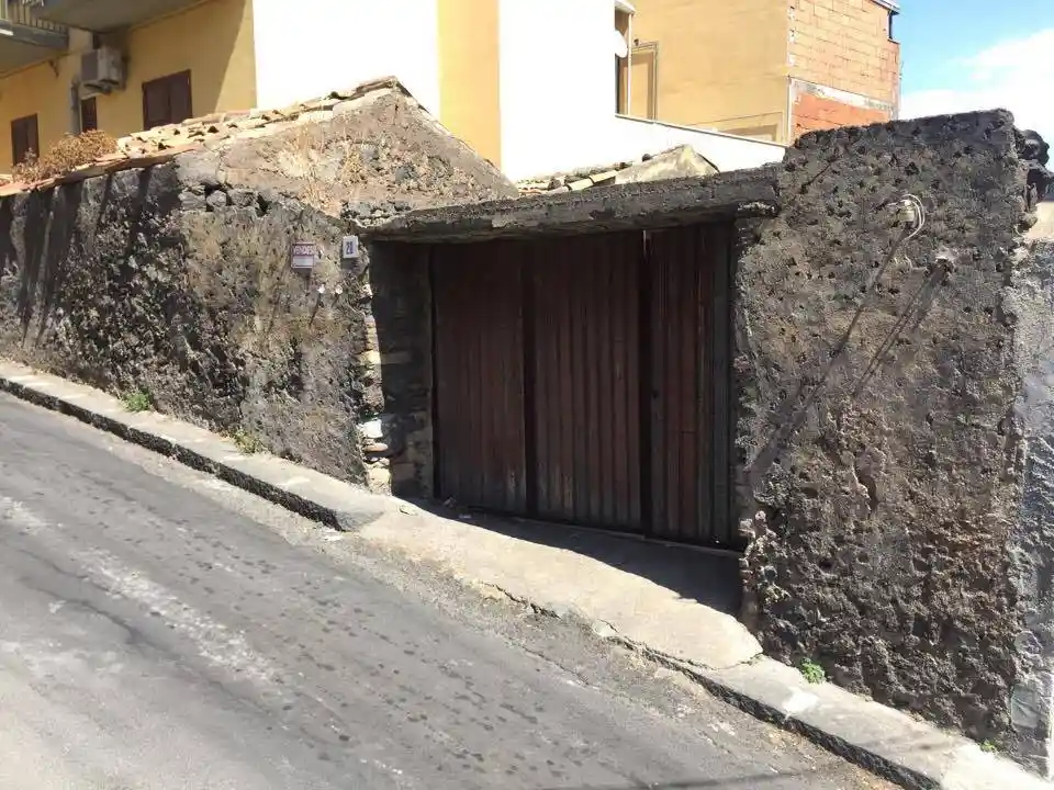 Palazzo - Edificio in vendita a Misterbianco