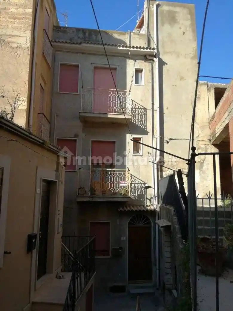 Palazzo - Edificio in vendita a Butera