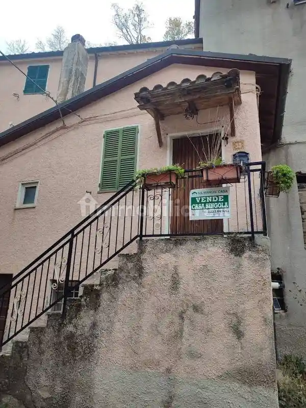 Casa indipendente in vendita a Fiuminata