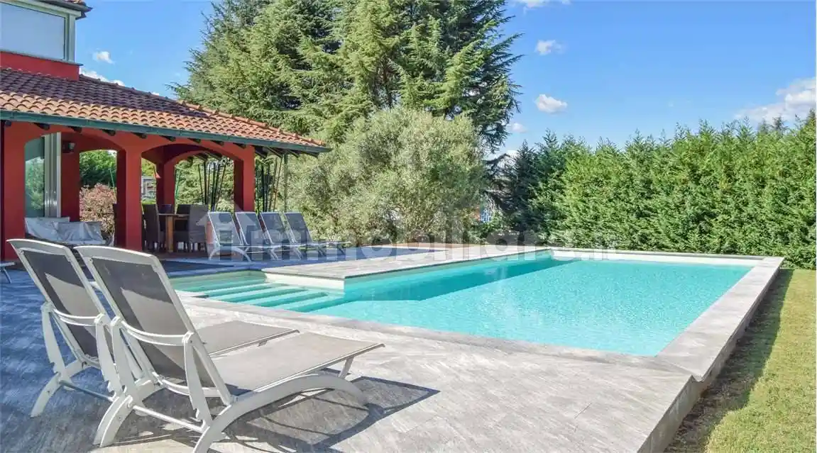 Villa in vendita a Dormelletto