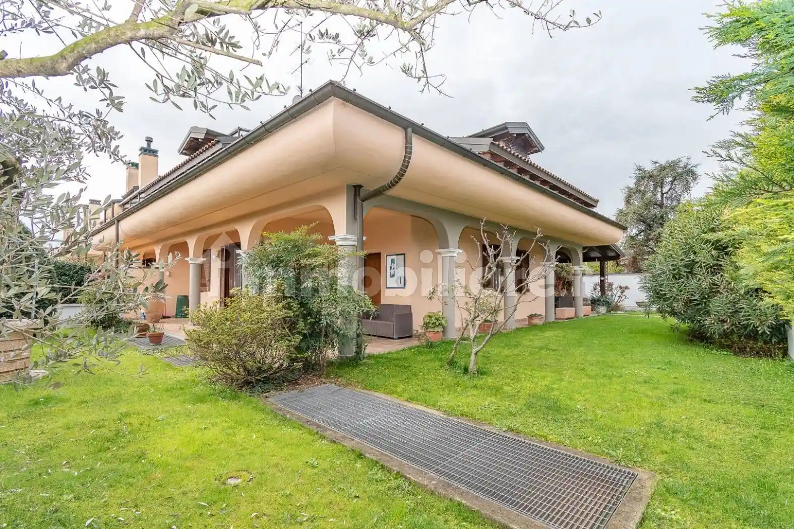 Villa in vendita a Bollate