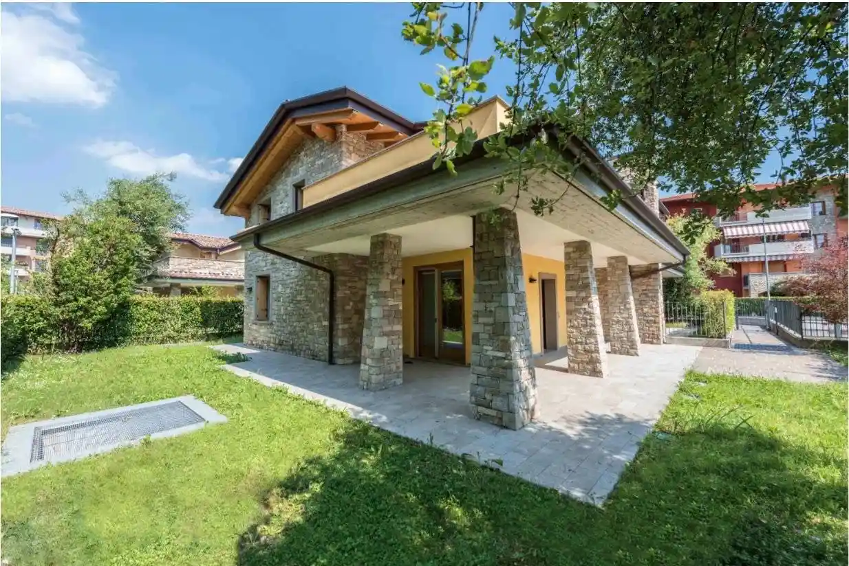 Villa in vendita a Seriate