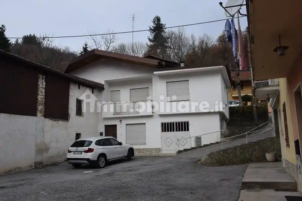 Casa indipendente in vendita a Roccaforte Mondovì