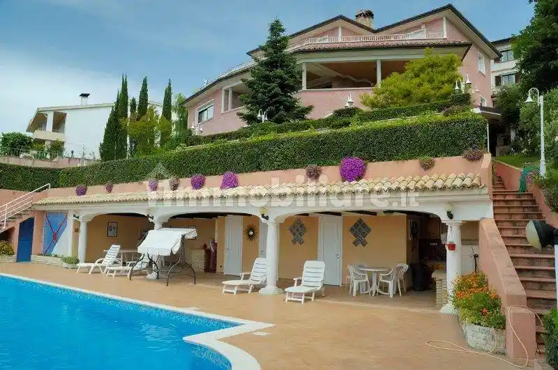 Villa in vendita a Perugia