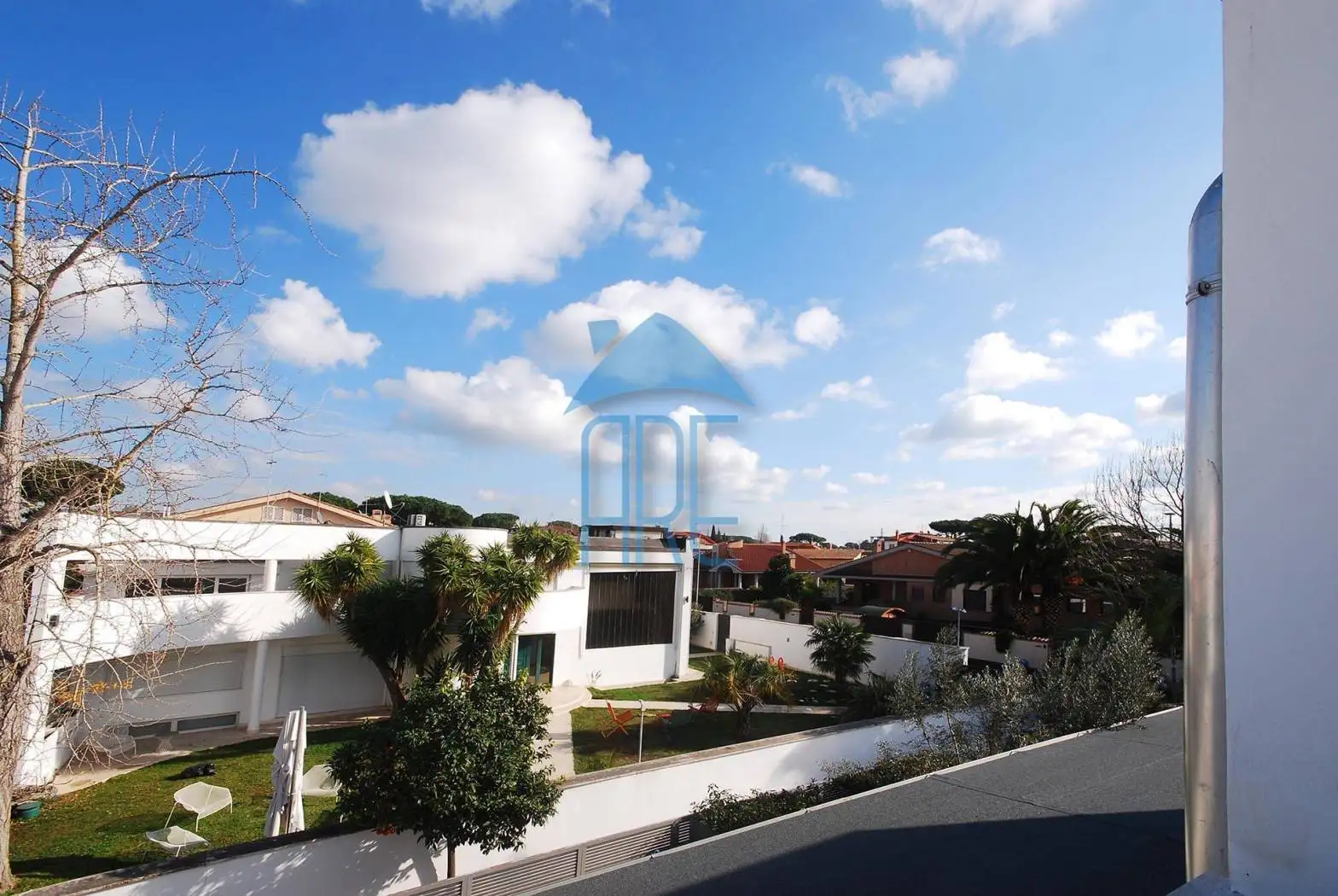 Villa plurifamiliare in vendita a Roma