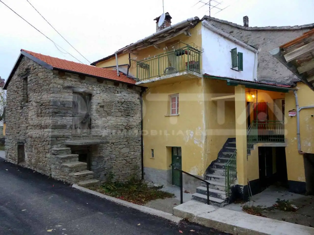 Casa indipendente in vendita a Mombarcaro