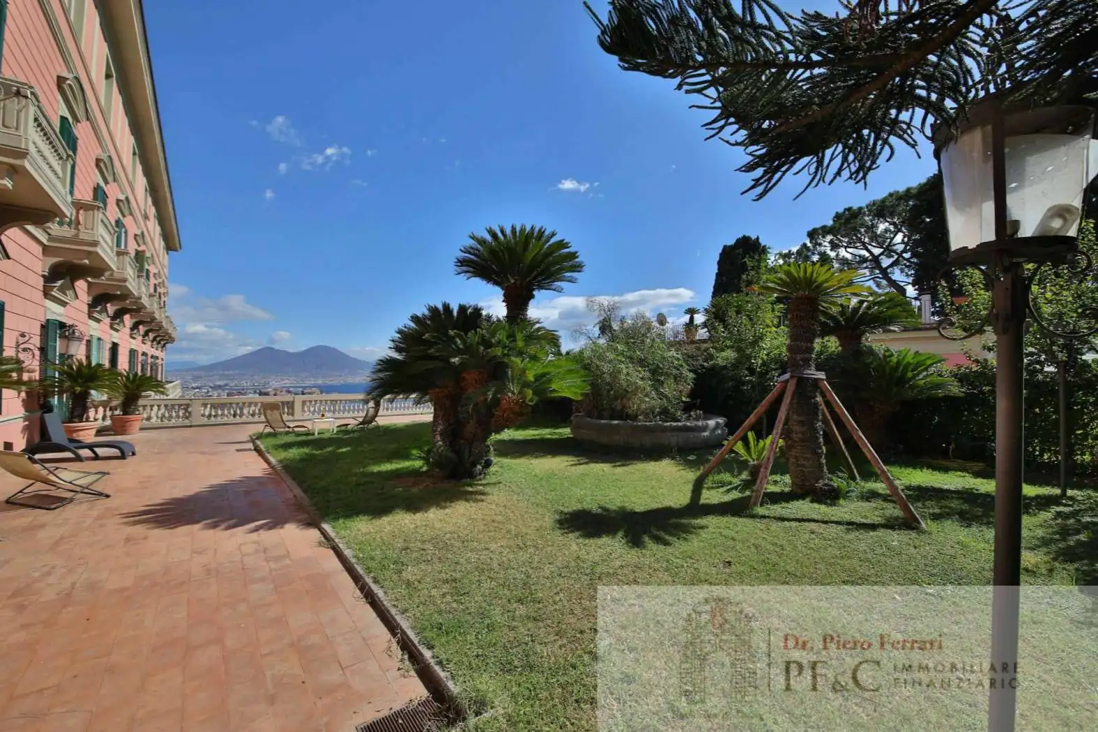 Appartamento in vendita a Napoli