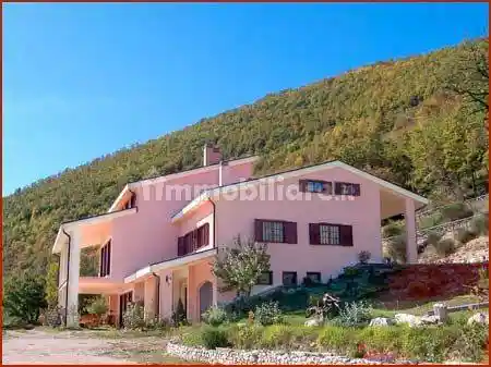 Villa in vendita a Vallo di Nera