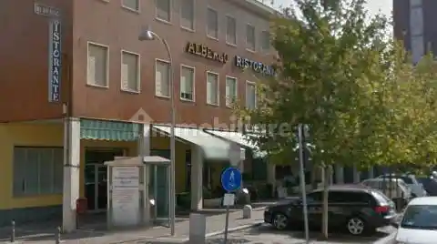 Palazzo - Edificio in vendita a Sannazzaro de' Burgondi