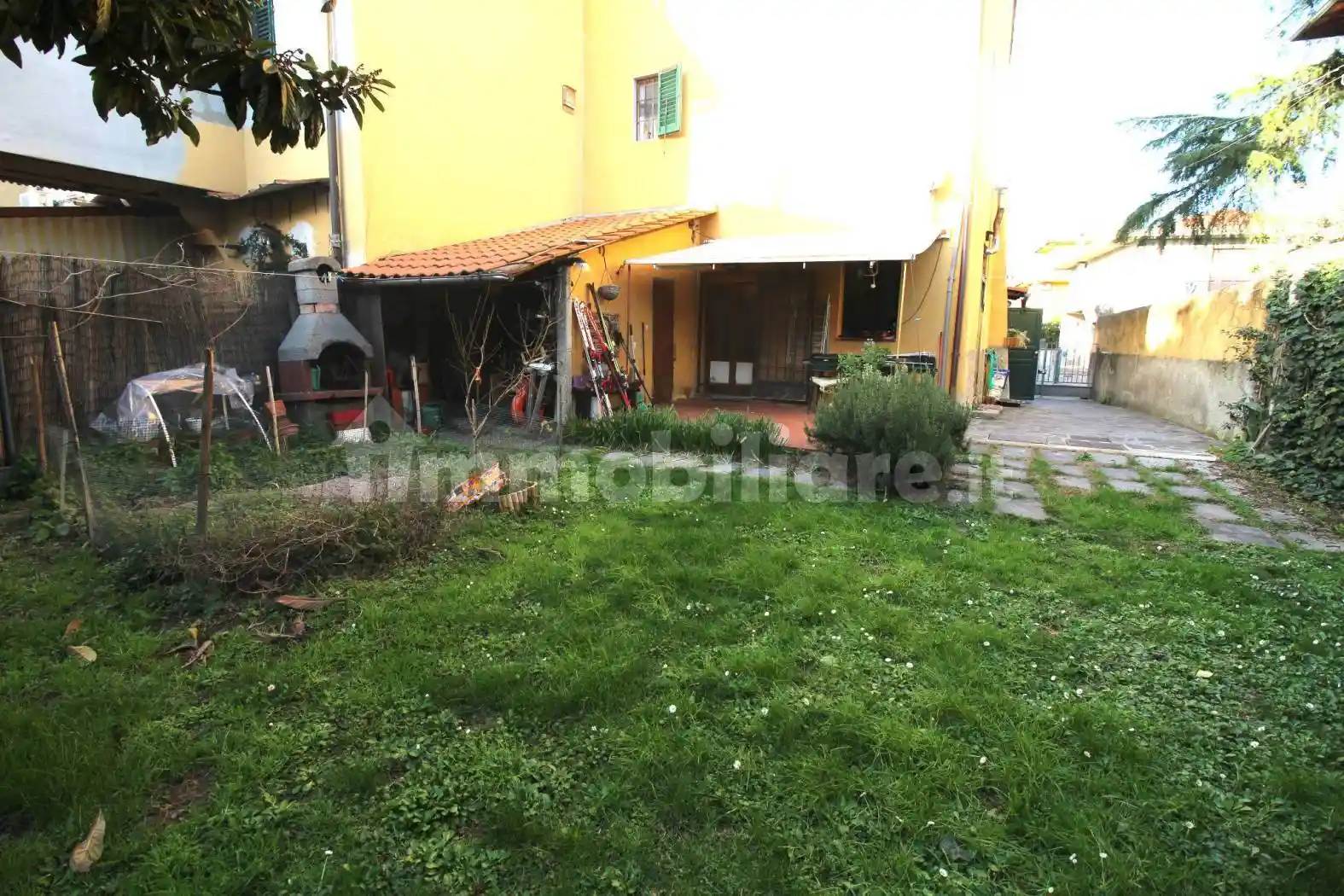 Casa indipendente in vendita a Campi Bisenzio