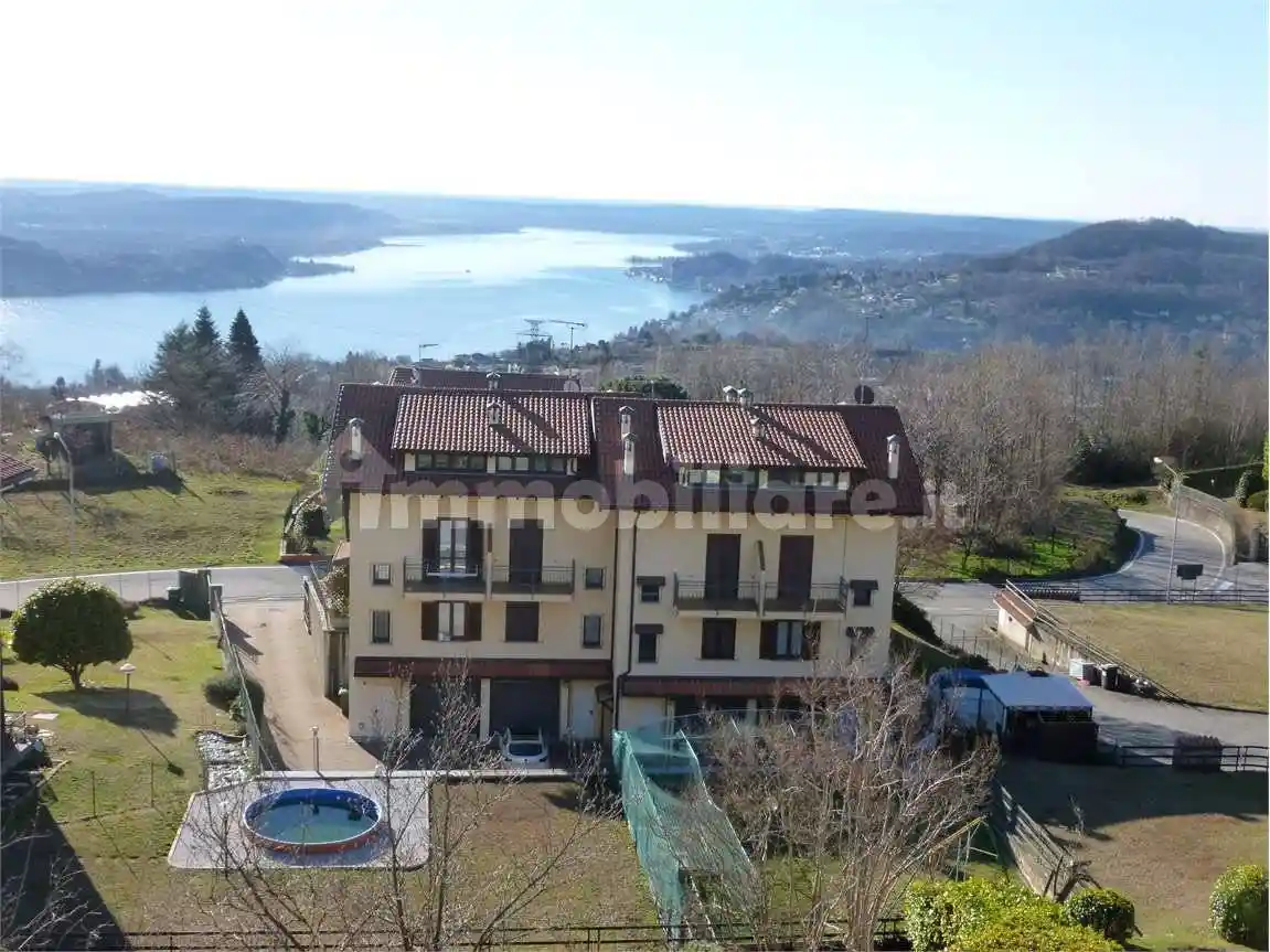 Villetta a schiera in vendita a Nebbiuno