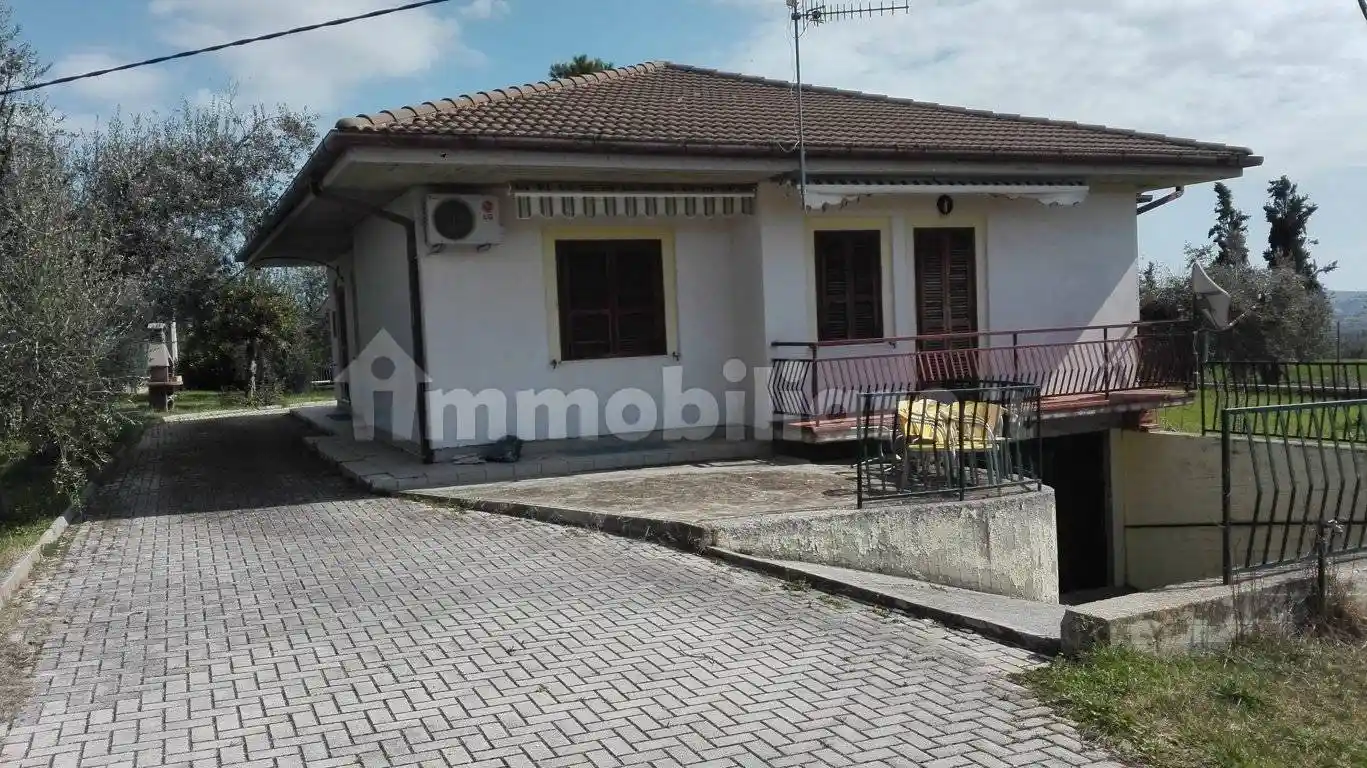 Villa unifamiliare via Alessandro Manzoni 11/1, Centro, Nereto - foto 3