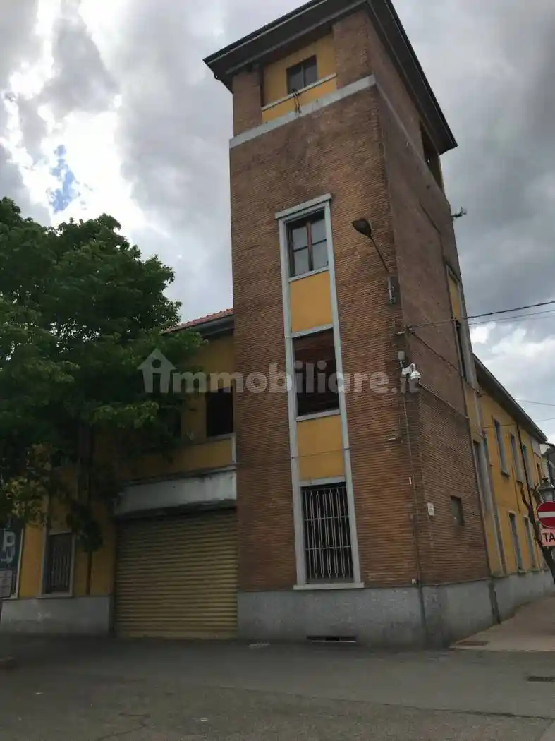 Palazzo - Edificio in vendita a Santhià