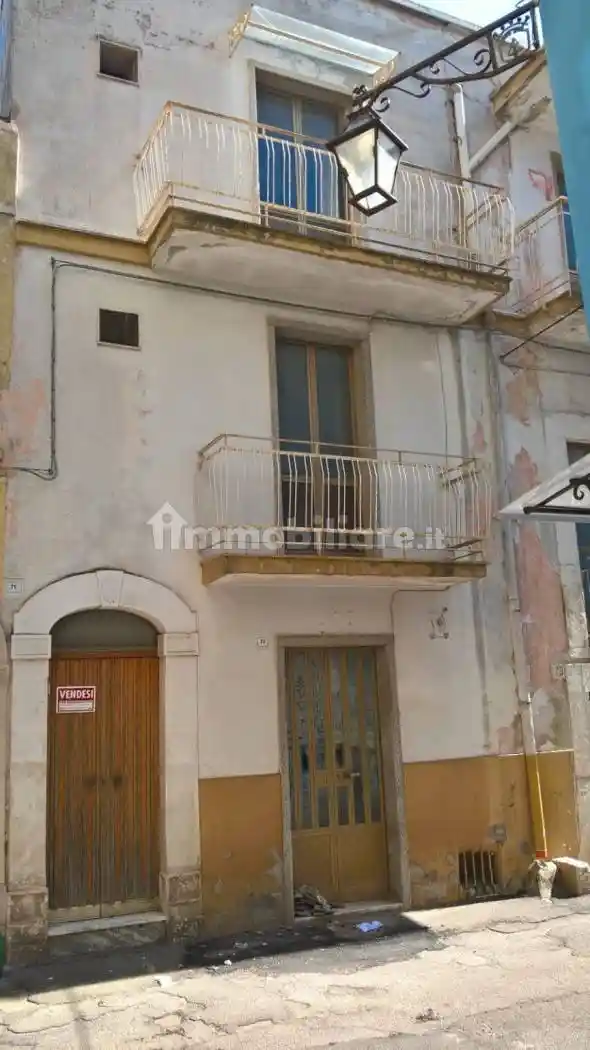 Palazzo - Edificio in vendita a Acquaviva delle Fonti