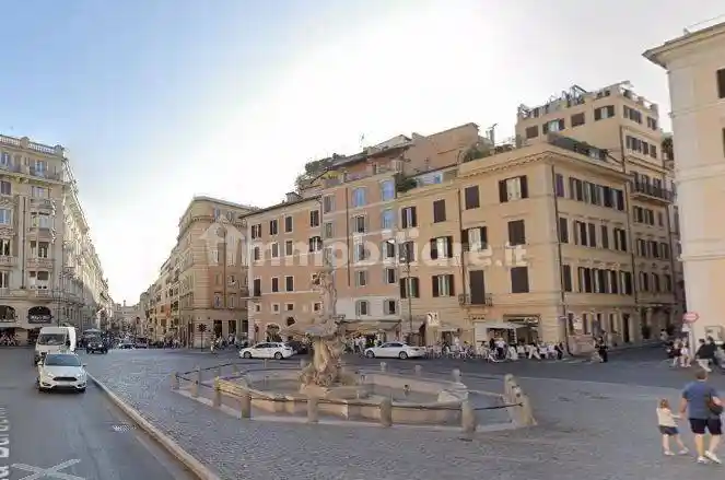 Palazzo - Edificio in vendita a Roma