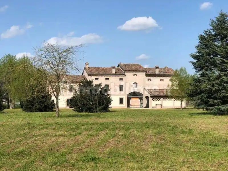 Rustico - Casale in vendita a Carpi