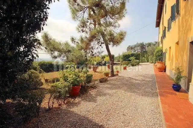 Villa in vendita a Montecatini-Terme