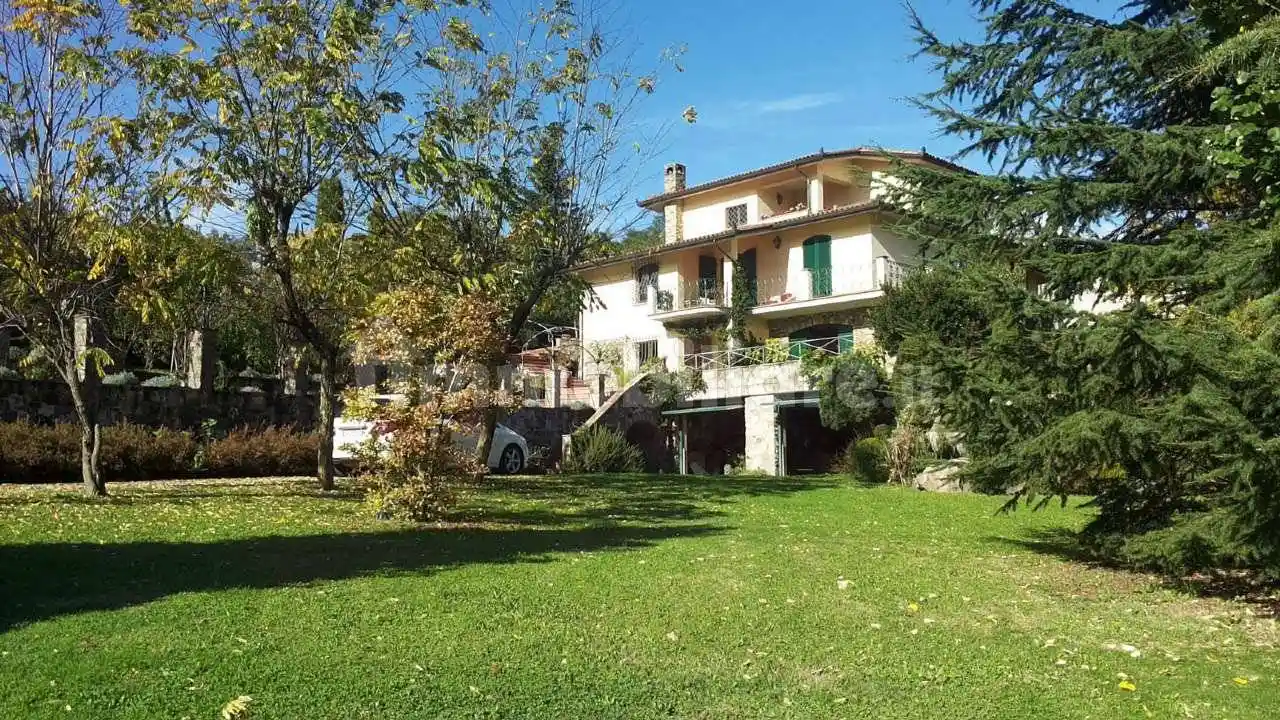Villa in vendita a Piazza al Serchio