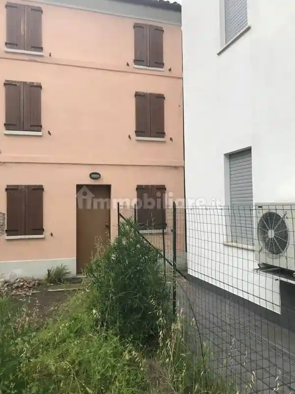 Casa indipendente in vendita a Novi di Modena