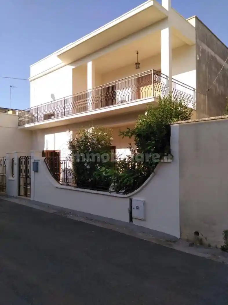 Palazzo - Edificio in vendita a Collepasso