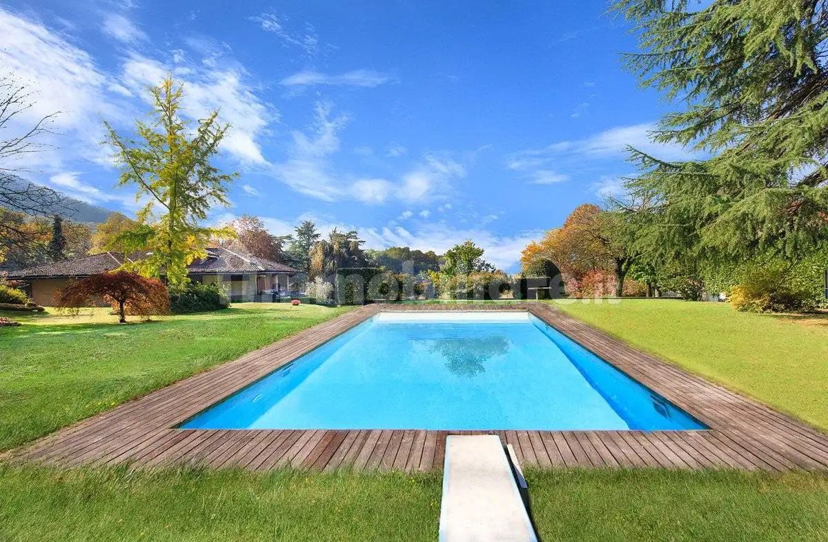 Villa in vendita a Azzio