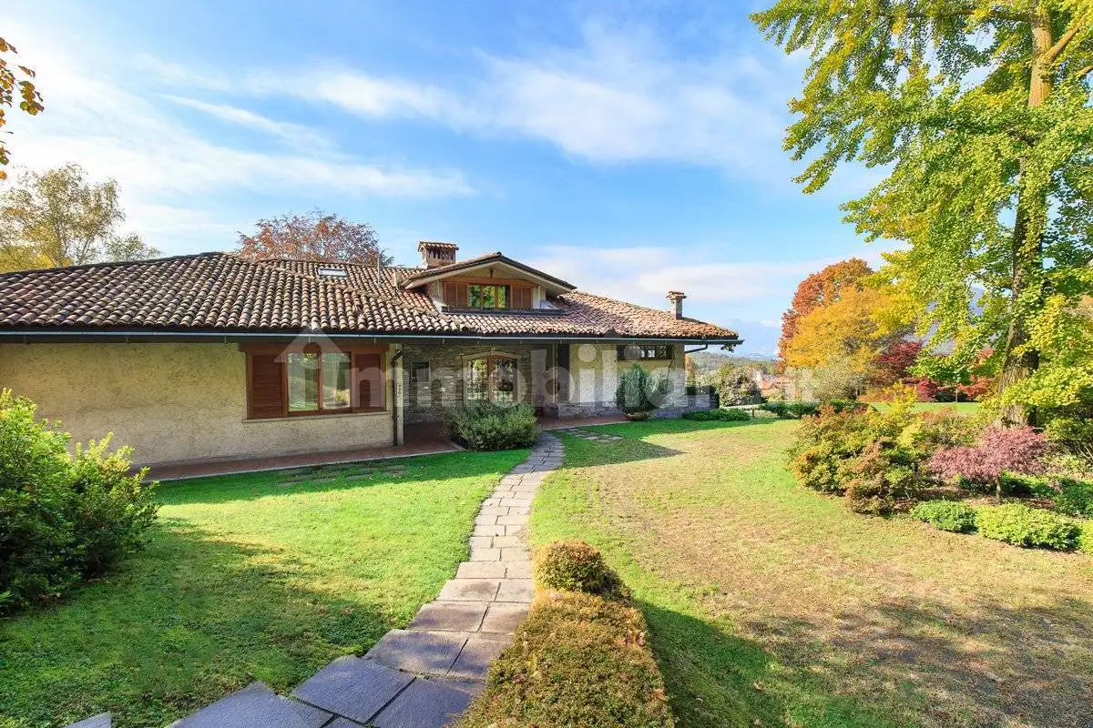 Vacanze in villa, ottimo stato, 608 m², Azzio - foto 2