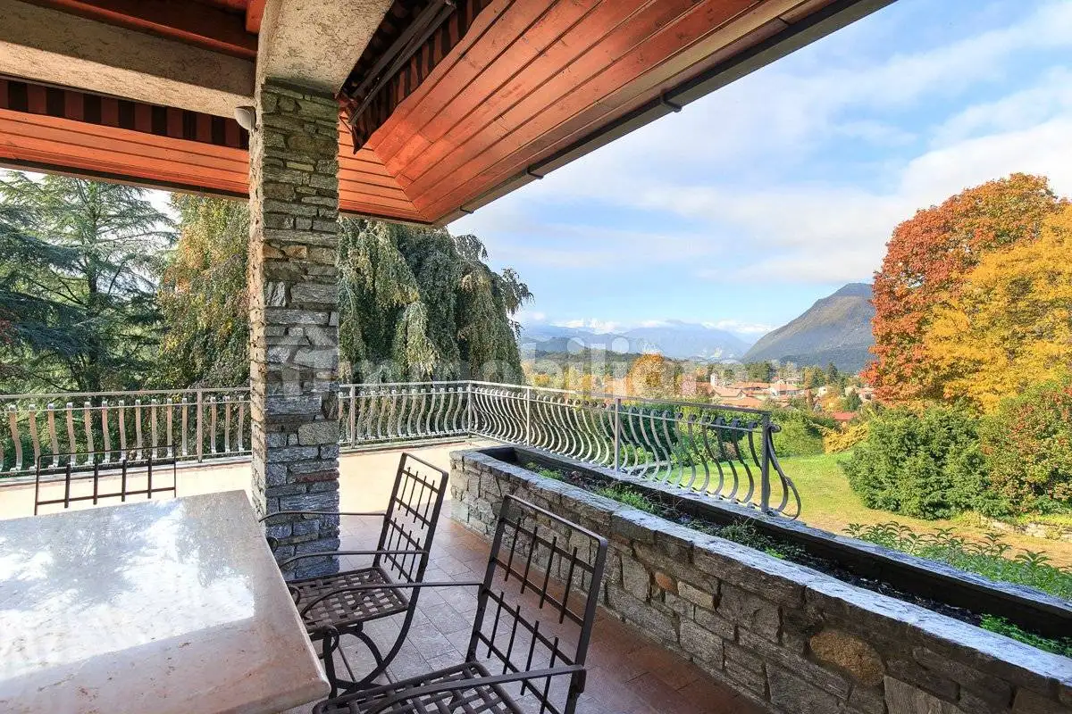 Vacanze in villa, ottimo stato, 608 m², Azzio - foto 3