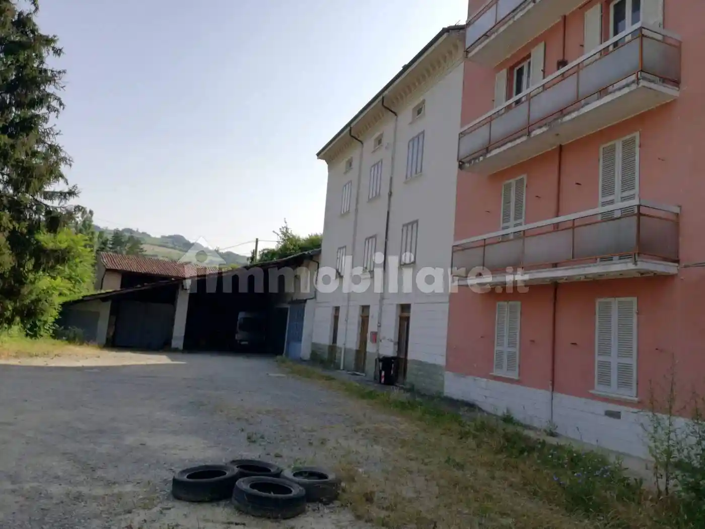 Palazzo - Edificio in vendita a Bettola