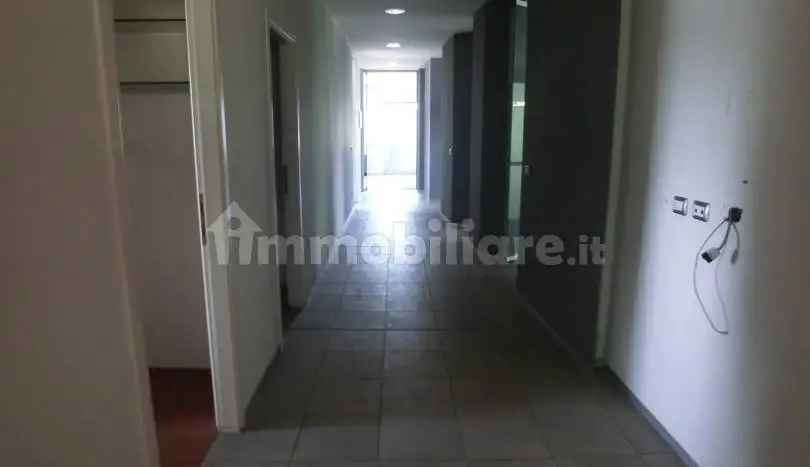 Palazzo - Edificio in Affitto - foto 2