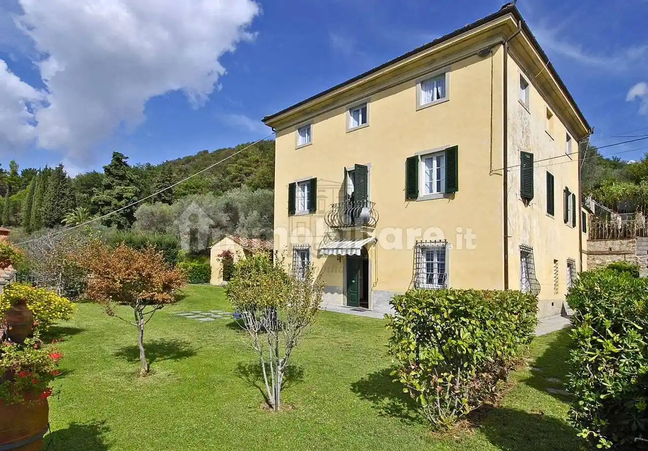 Villa in vendita a Lucca