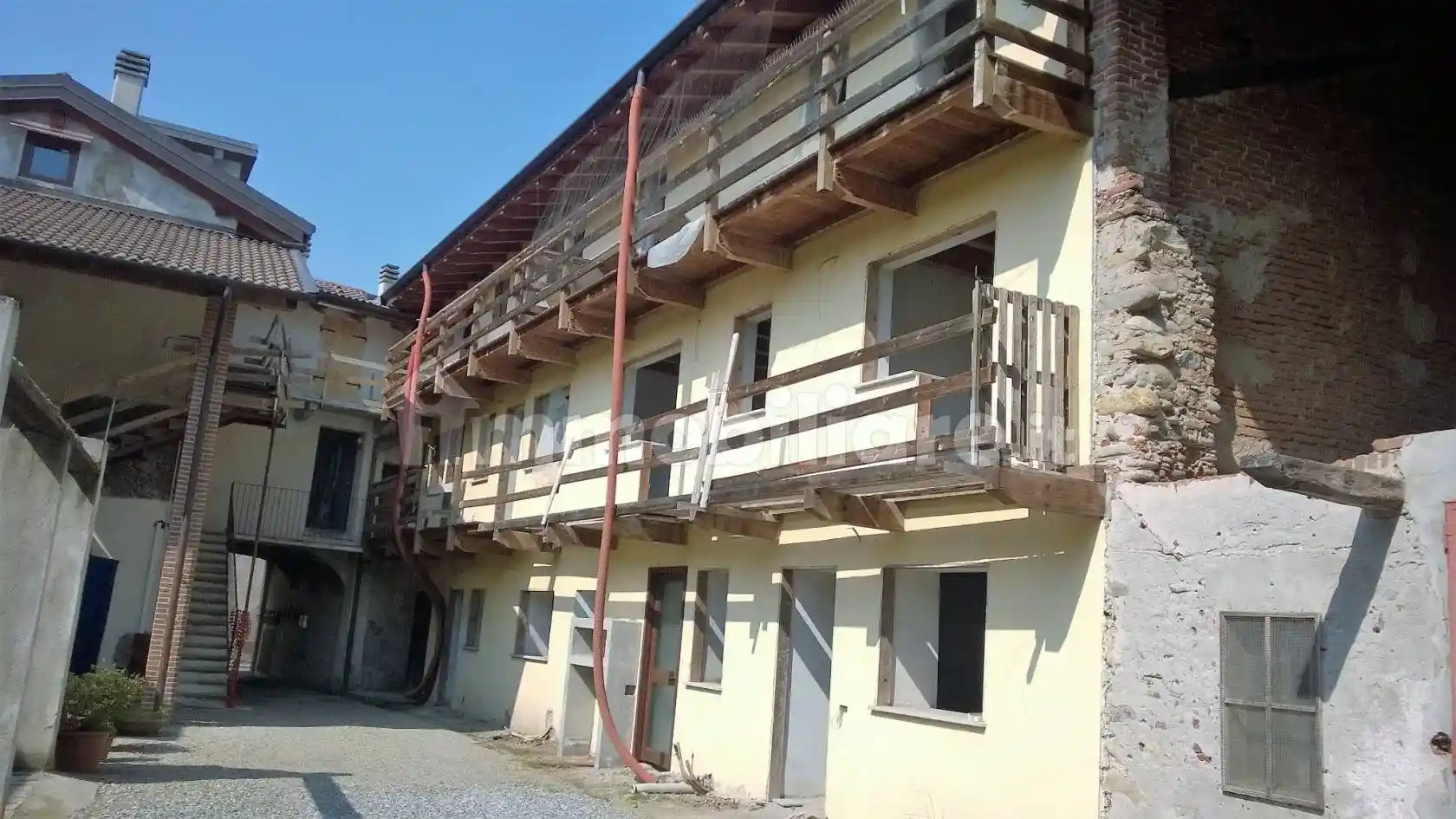 Palazzo - Edificio in vendita a Carpignano Sesia