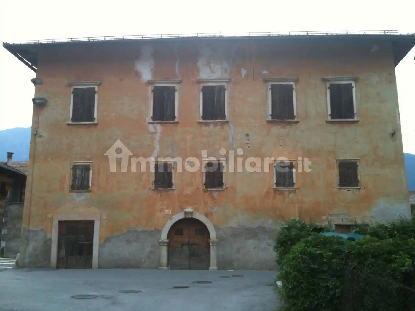 Palazzo - Edificio in vendita a Comano Terme