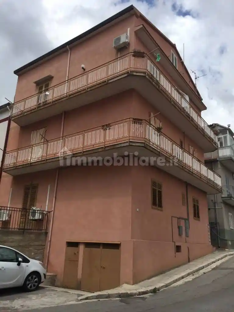 Appartamento in vendita a Piana degli Albanesi