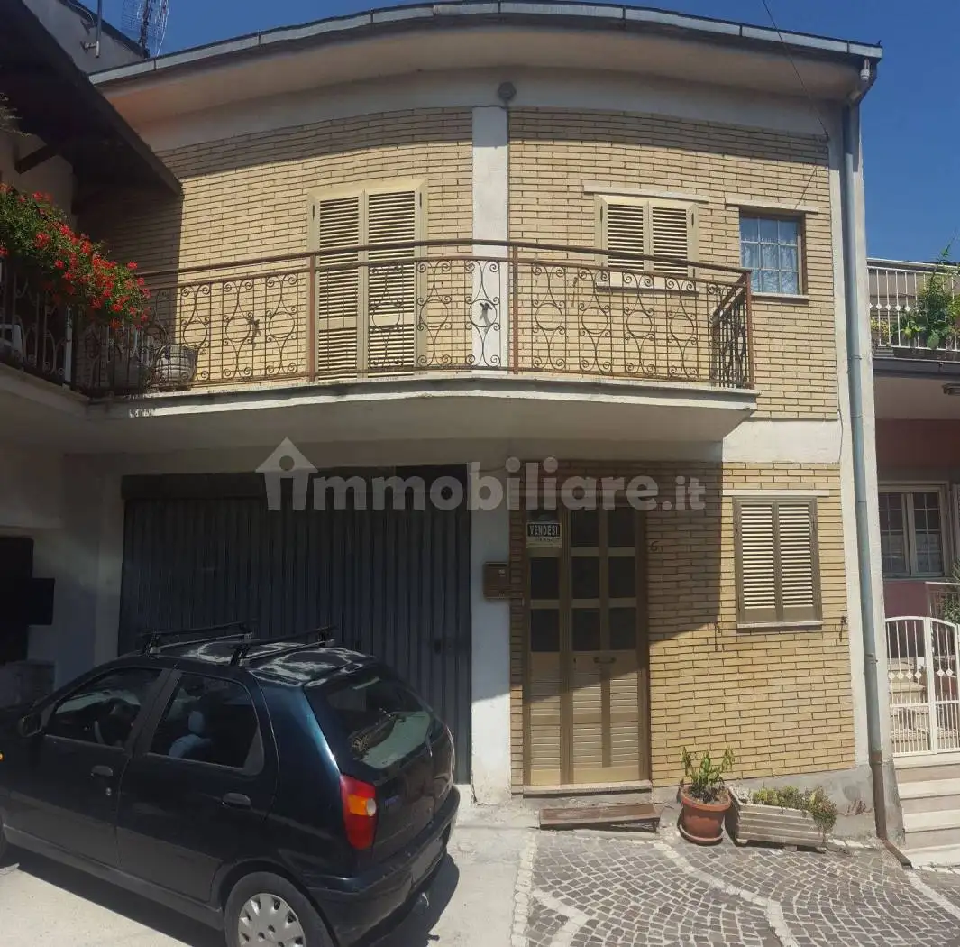 Casa indipendente in vendita a Civitella Roveto