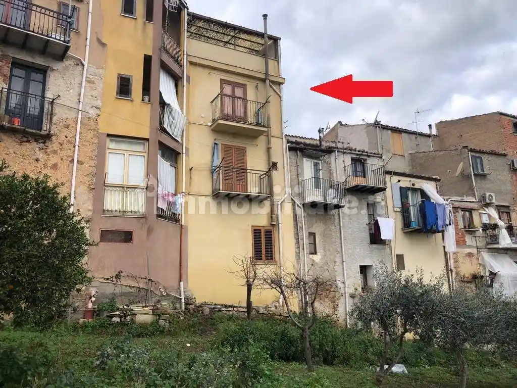 Palazzo - Edificio in vendita a Castelbuono